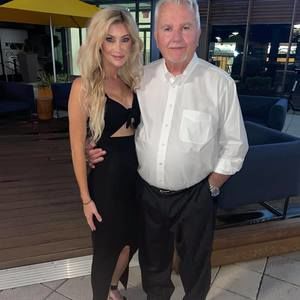 Meet your Posher, Jena